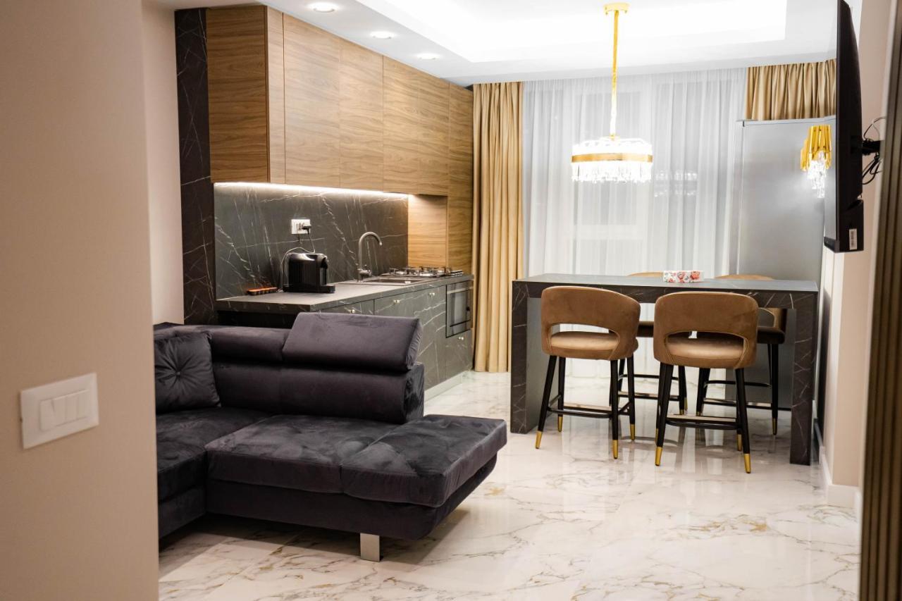 Deluxe Aparthotel Marwell Residence Suceava Exterior foto