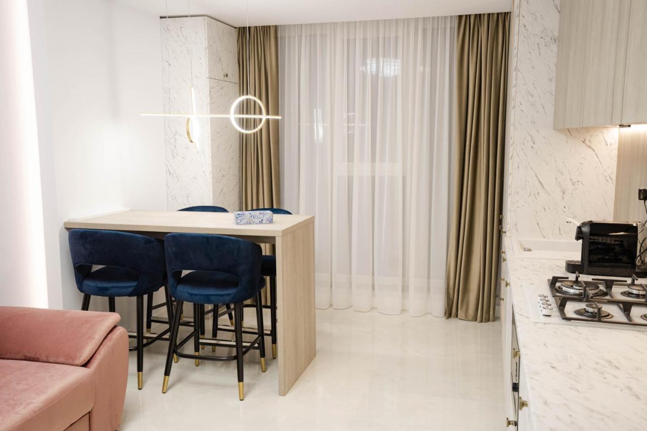Deluxe Aparthotel Marwell Residence Suceava Exterior foto